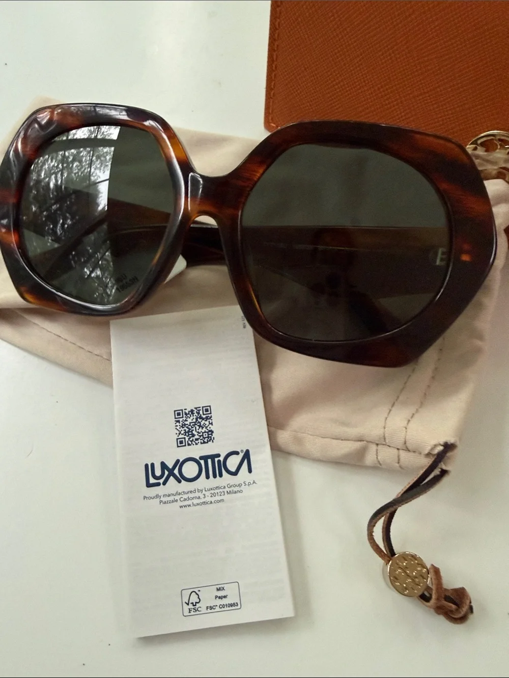 Tory Burch Oversized Tortoiseshell Sunglasses with Orange Case. Brand New